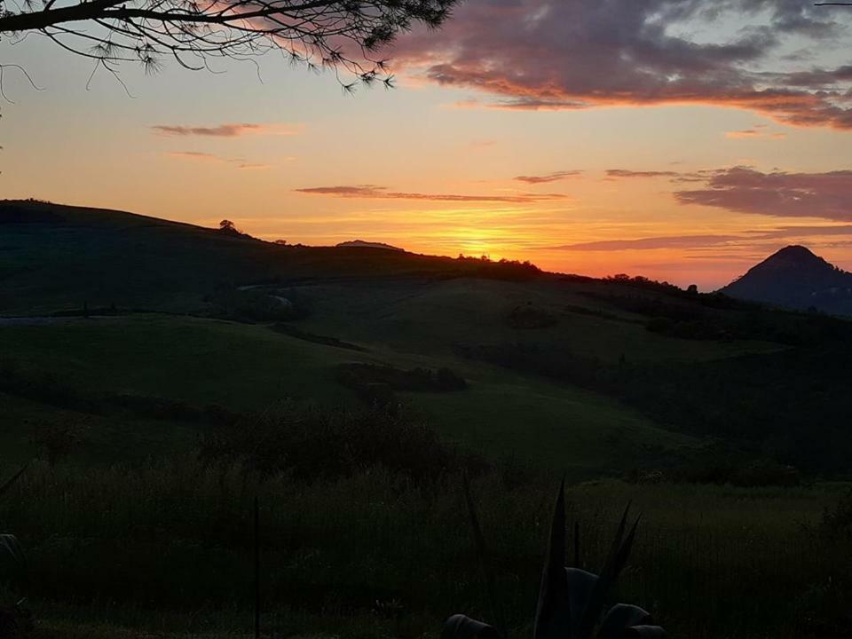 Podere San Francesco Bed & Breakfast Volterra Dış mekan fotoğraf